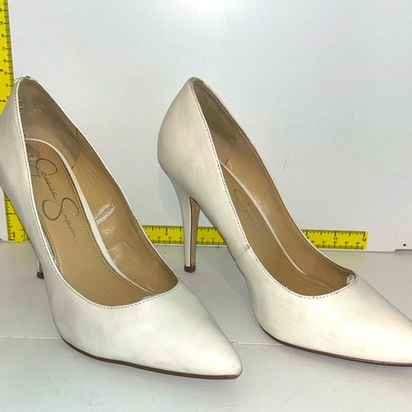 Jessica Simpson White Pumps 4” Heel / Size 8 - Picture 2 of 6